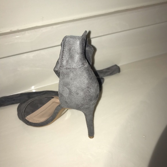 Vici collection wrap around grey heels Sz 6 - Picture 6 of 7